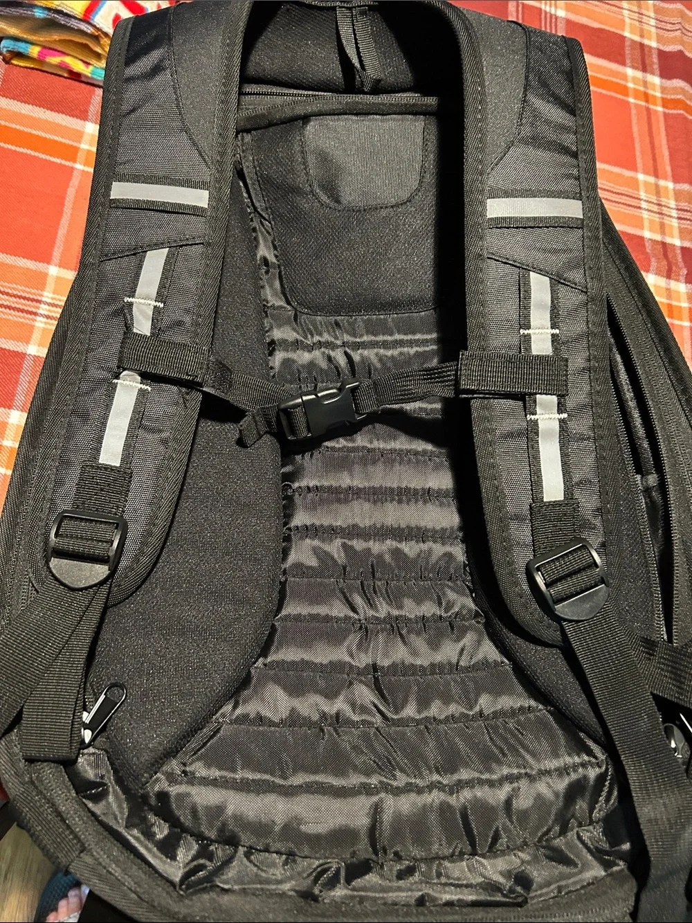 Men's Hard-Shell Black Backpack – Carbon-Finish Exterior